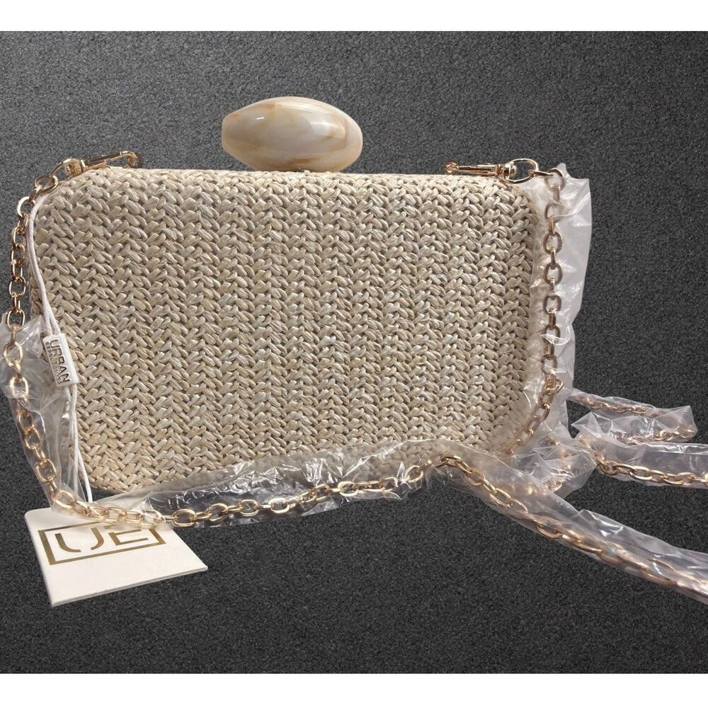 Urban Expressions Beige Clutch w/ Clasp & Detachable Gold Chain Strap - Picture 2 of 12